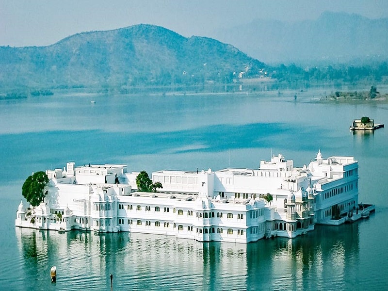 Top 10 Best Places to Visit in Udaipur | Plate Full of Delight